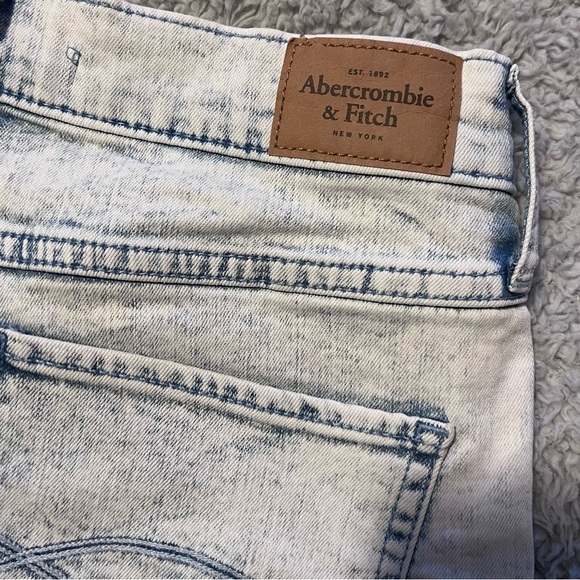 Abercrombie & Fitch Button-Up Denim Shorts - Picture 6 of 12